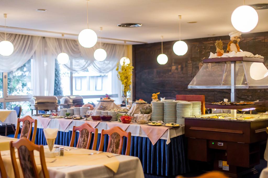 Hotel Solny Колобжег Экстерьер фото