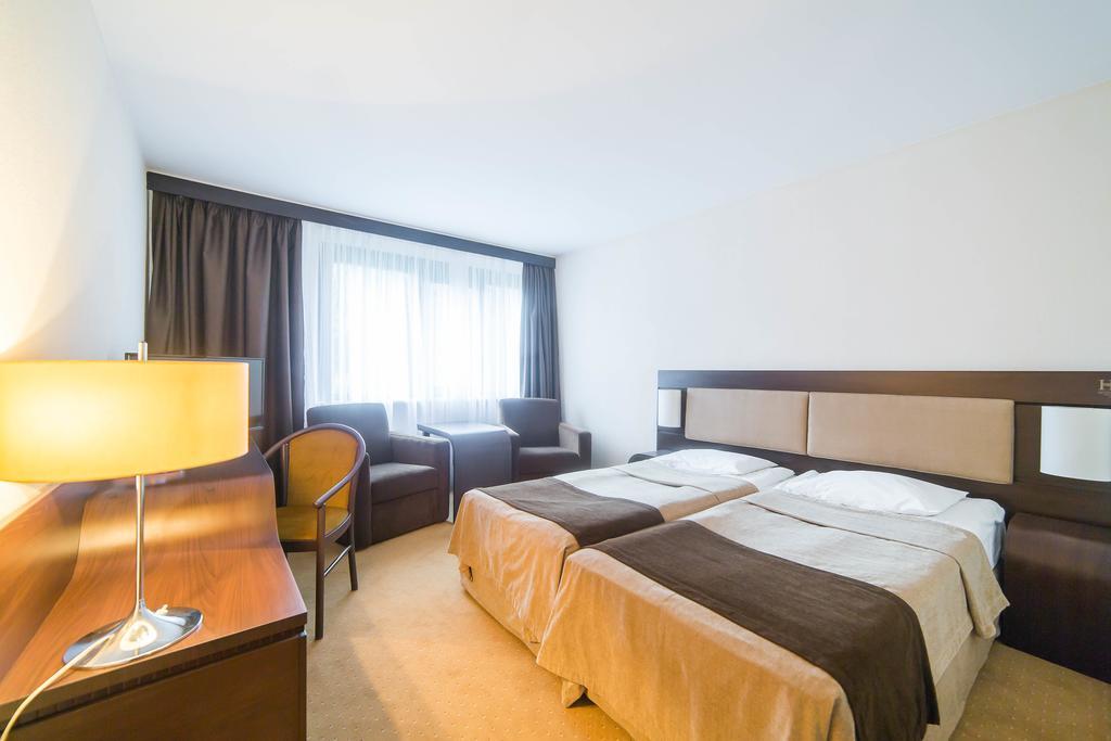 Hotel Solny Колобжег Экстерьер фото