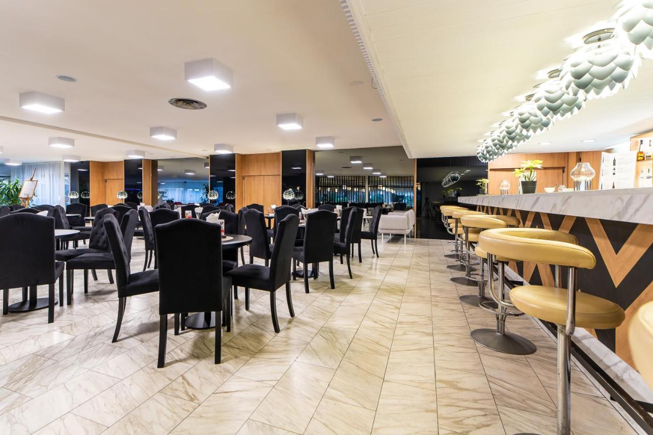 Hotel Solny Колобжег Экстерьер фото